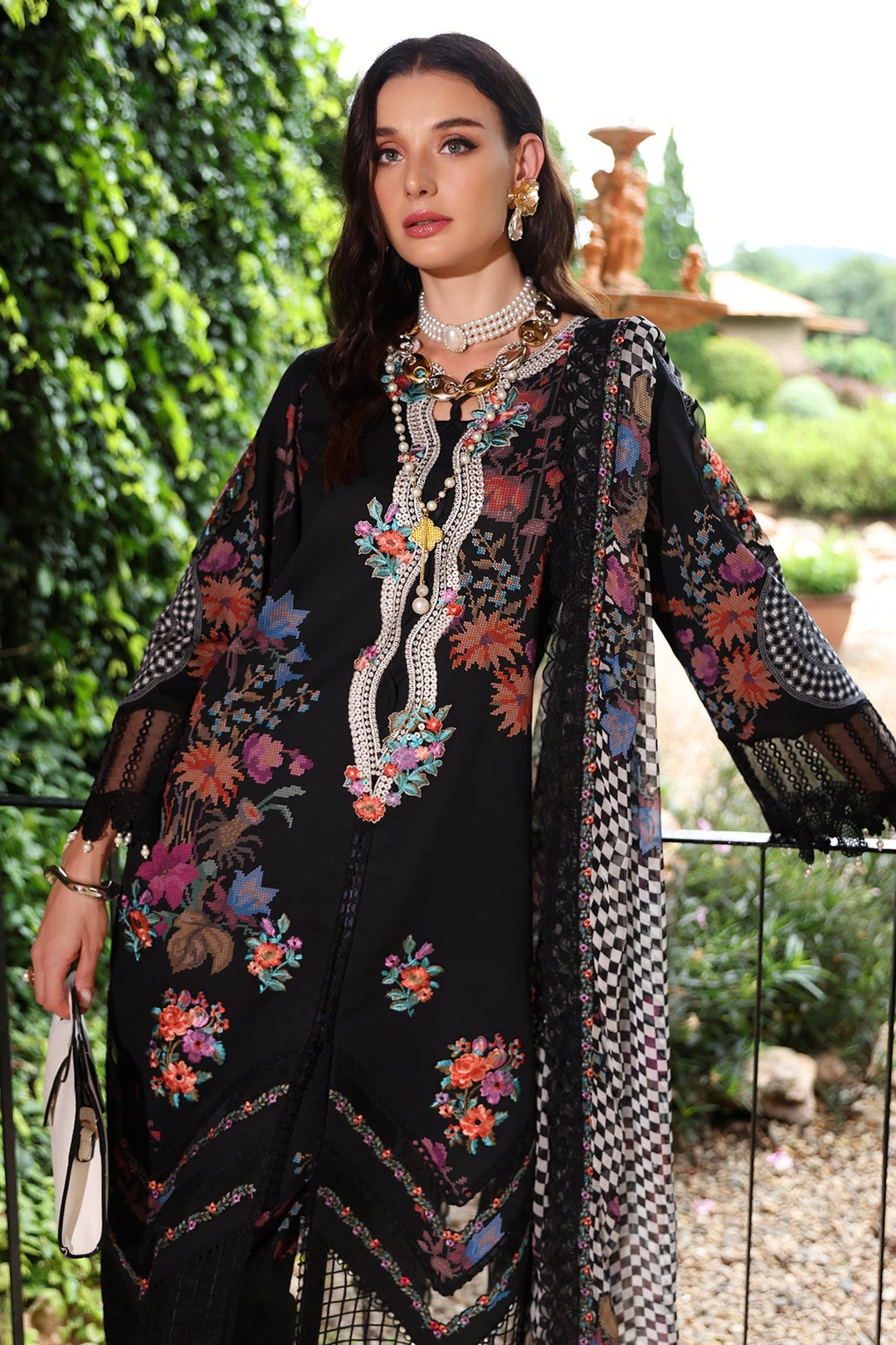 Rang-E-Bahar Lawn