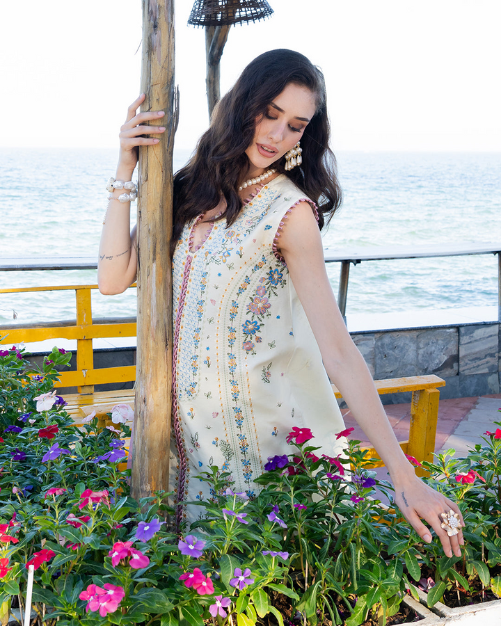 3Pc Lawn Embroidered Suit