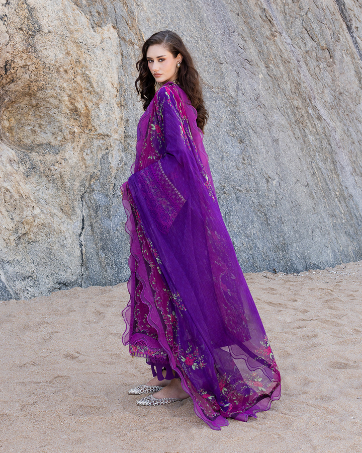 3Pc Lawn Embroidered Suit