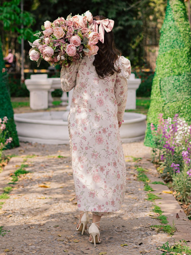 Ivy Bloom Lawn