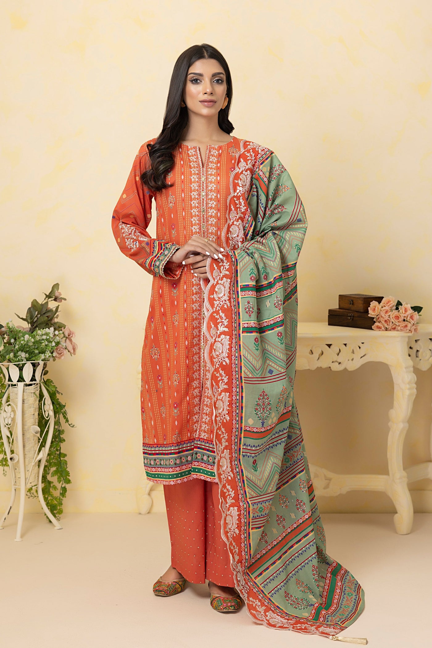 LAKHANY Unstitched Embroidered Lawn EA-0406