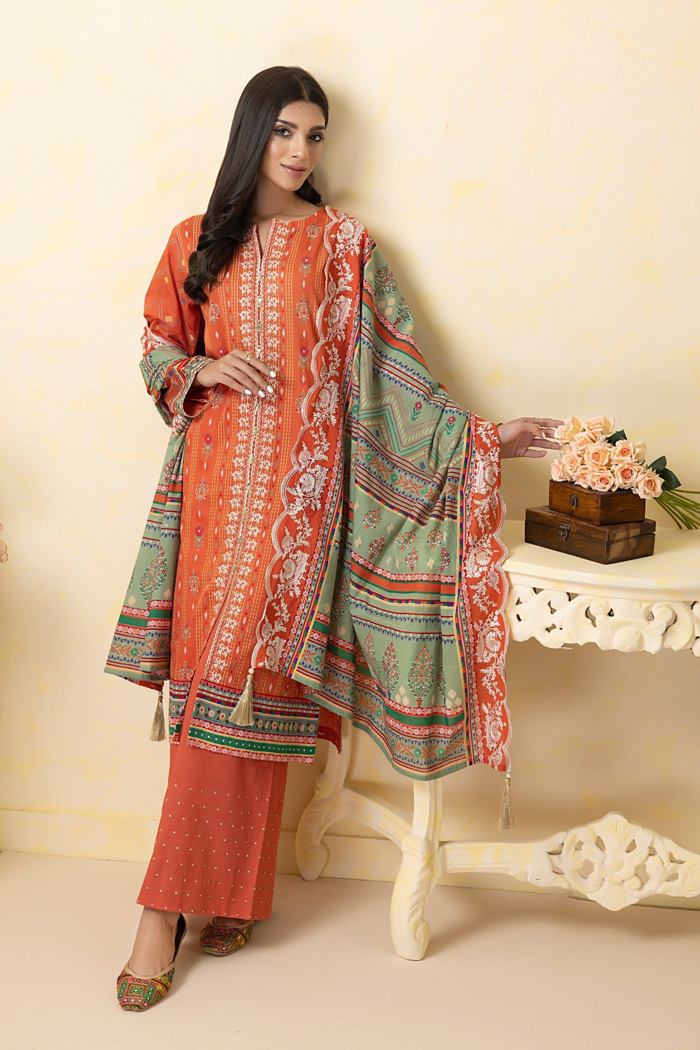 LAKHANY Unstitched Embroidered Lawn EA-0406