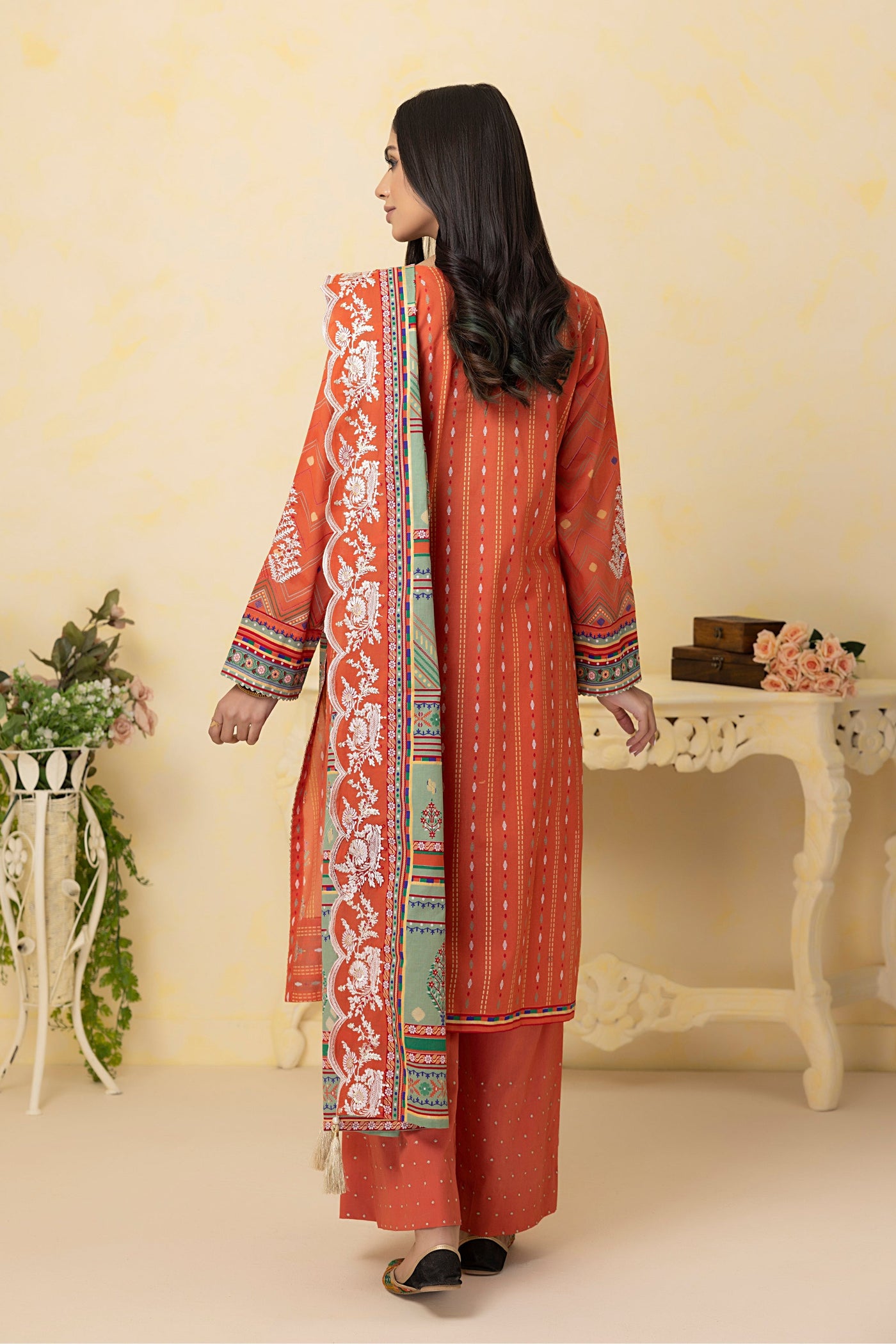 LAKHANY Unstitched Embroidered Lawn EA-0406