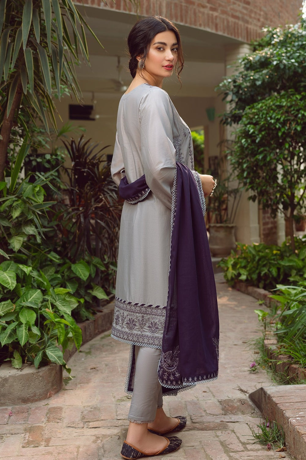 JAZMIN EMBROIDERED LAWN