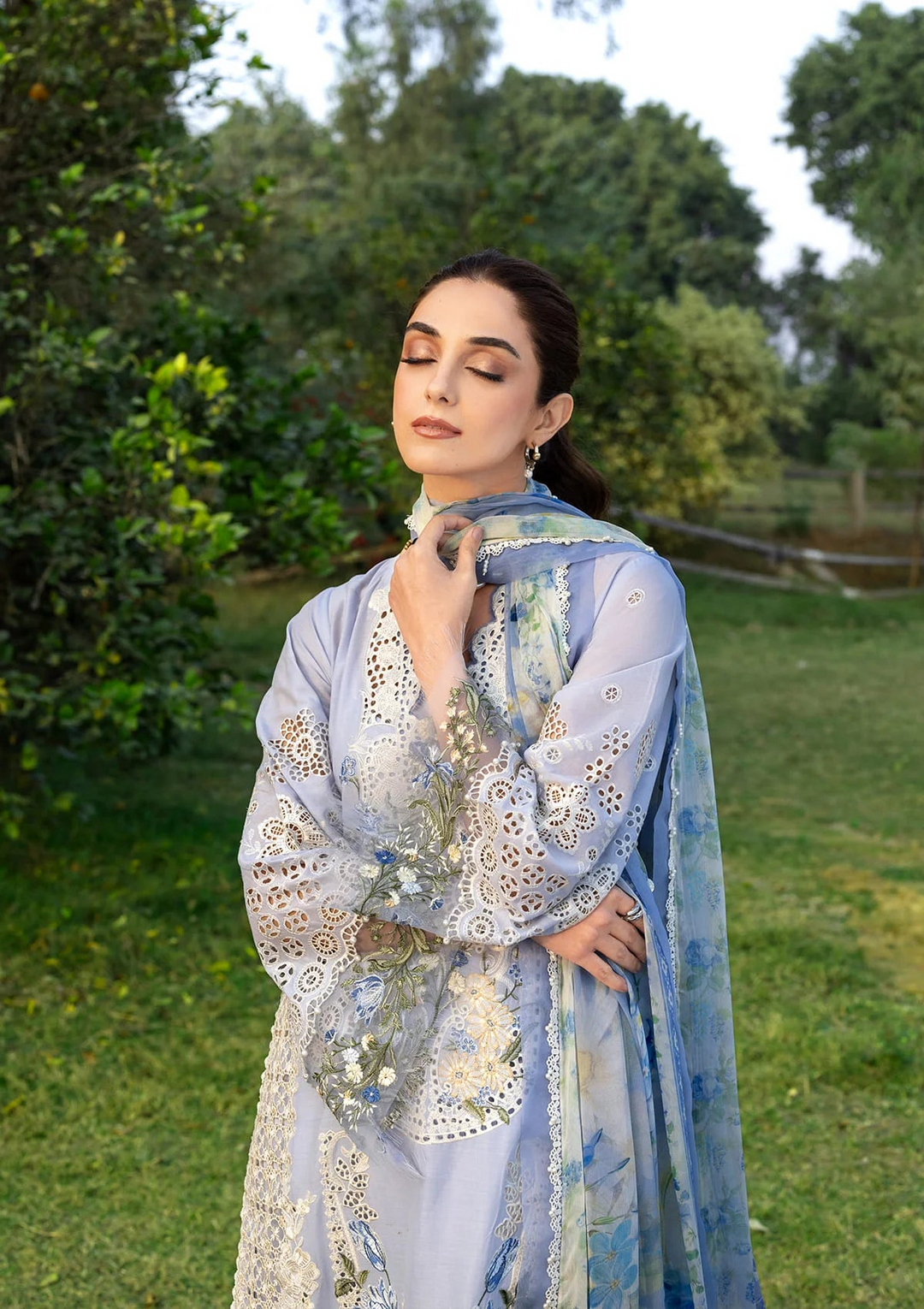 LUXURY LAWN &