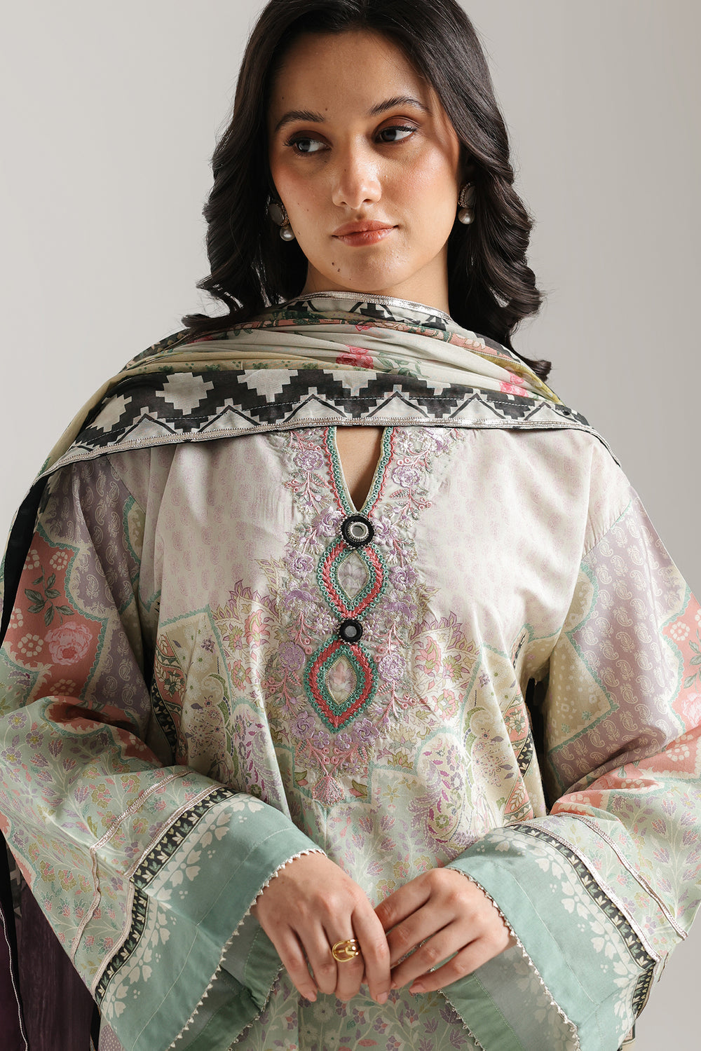 EMBROIDERED SUIT