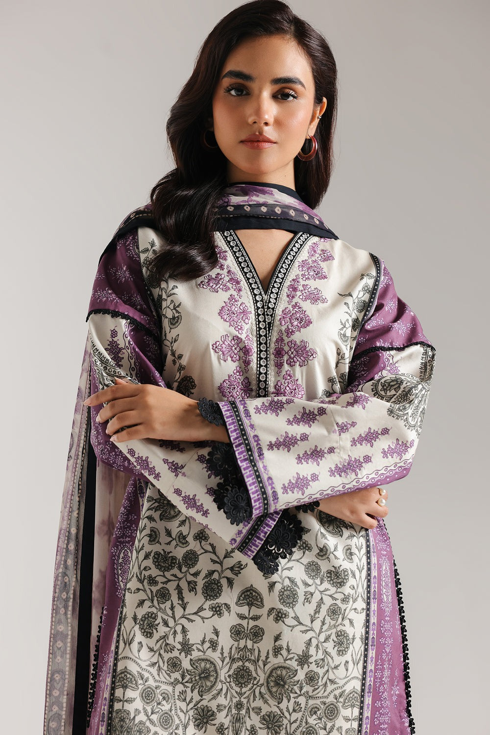 EMBROIDERED SUIT