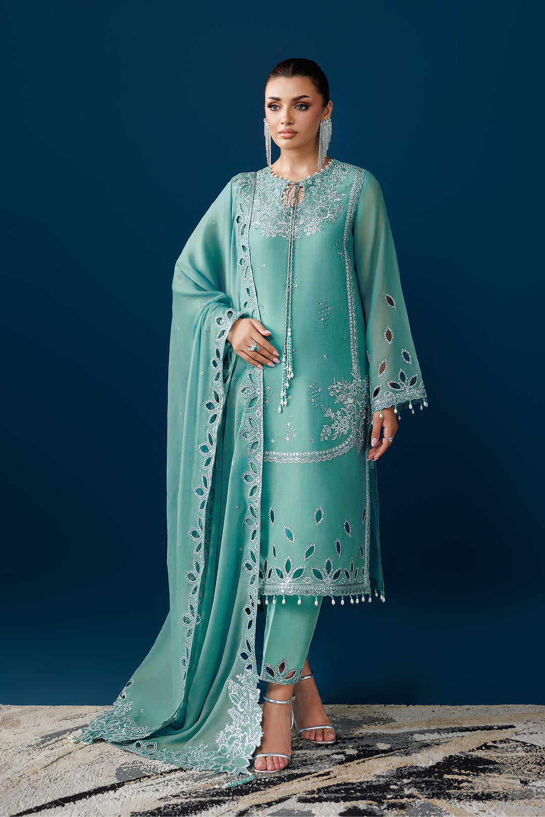 DUA Embroidered Chiﬀon Suit