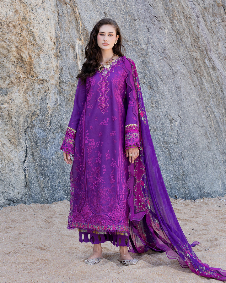 3Pc Lawn Embroidered Suit