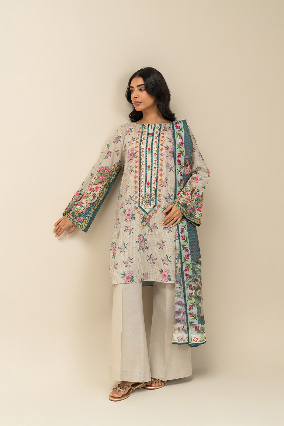 3 PIECE EMBROIDERED LAWN SUIT