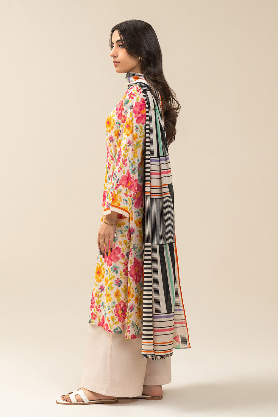 3 PIECE EMBROIDERED LAWN SUIT