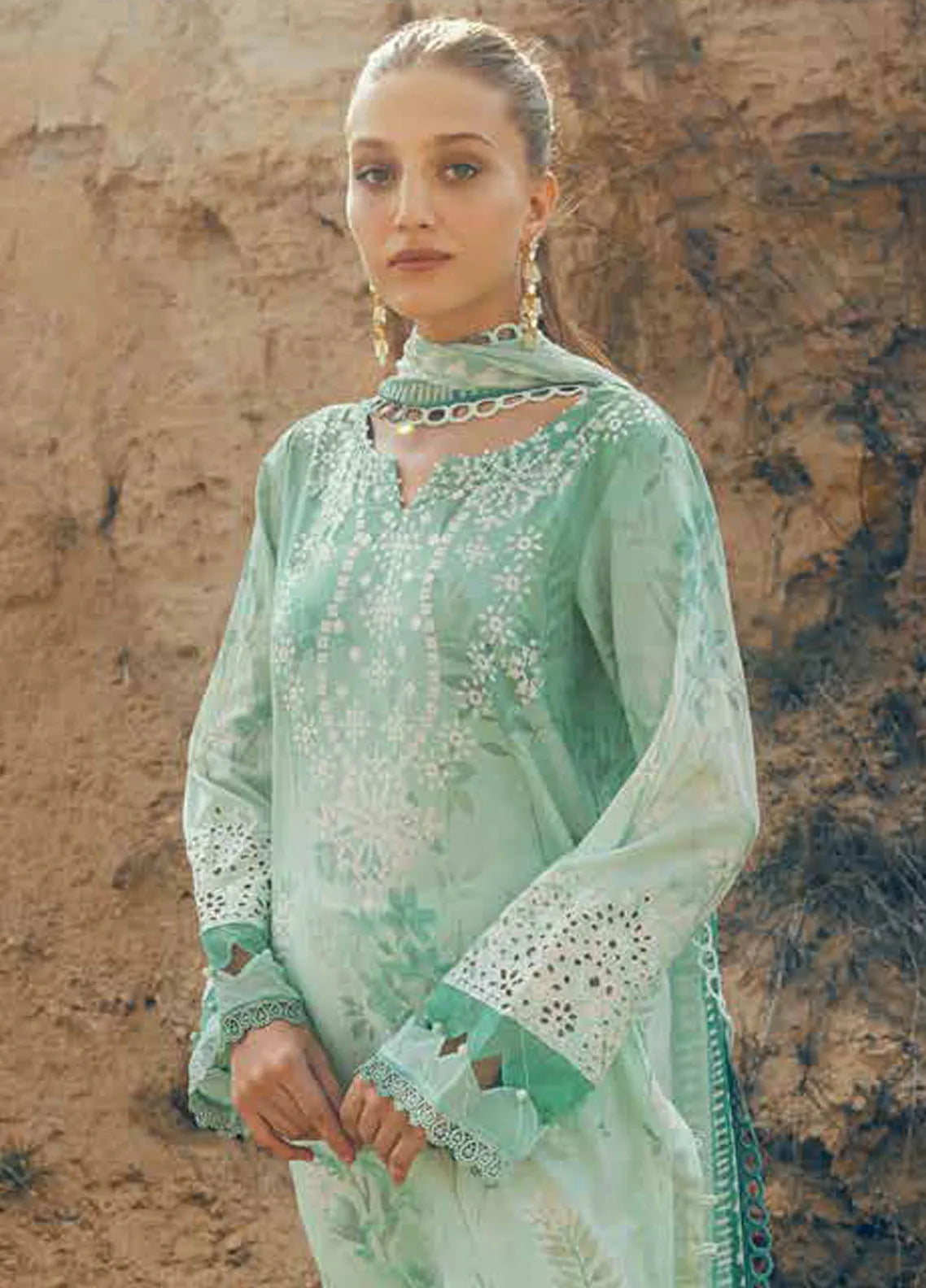 Nureh Gardenia Chikankari Lawn NSG-158