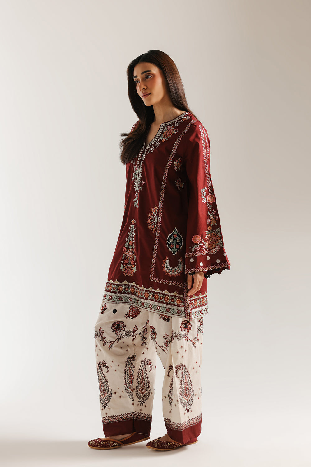 EMBROIDERED SUIT