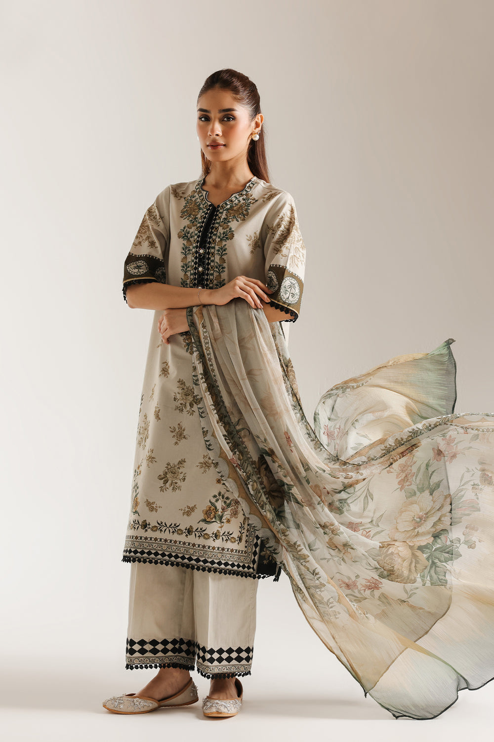 EMBROIDERED SUIT