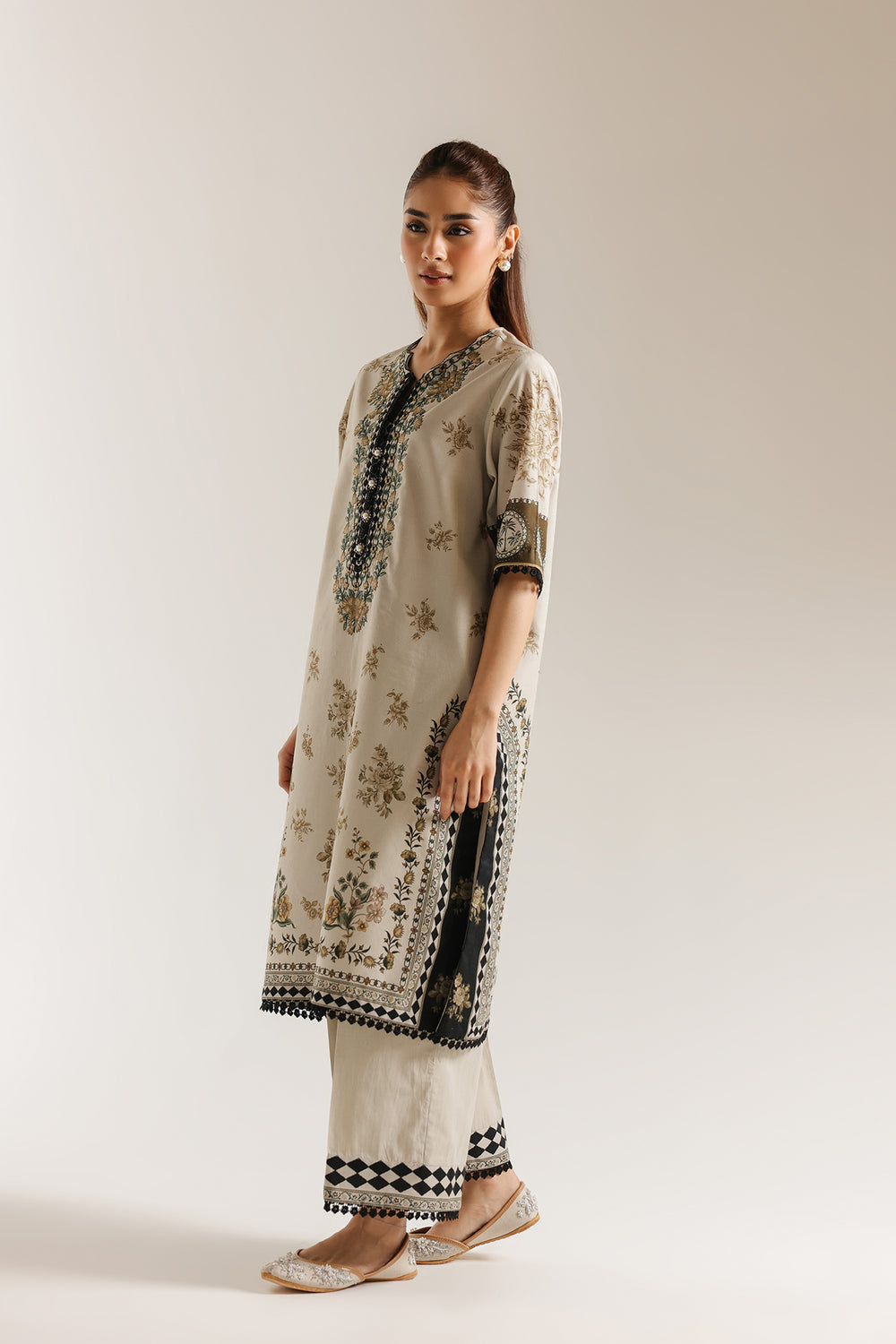 EMBROIDERED SUIT