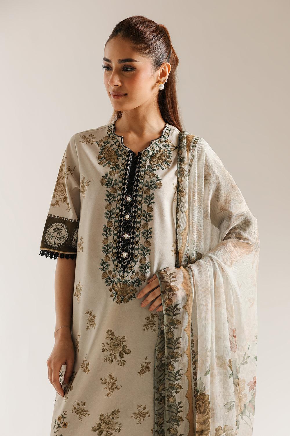 EMBROIDERED SUIT